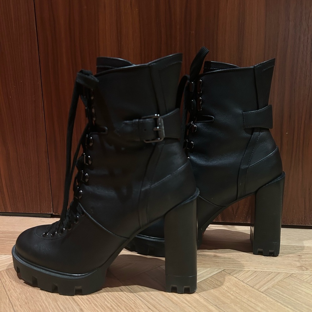 Christian Louboutin Black Lace-Up Boots with Red Soles - Picture 4 of 5